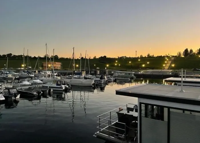 Hausboot Mit Sauna By Interhome * Braunsbedra